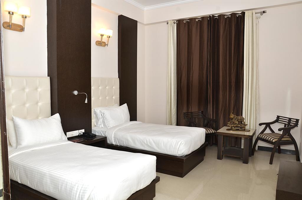 Hotel Crimson Palace Agra  Room photo